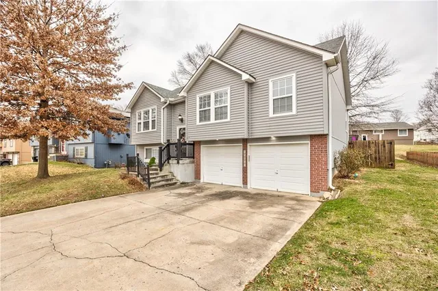 $320,000 | 18505 East Bundschu Place, Independence, MO 64056