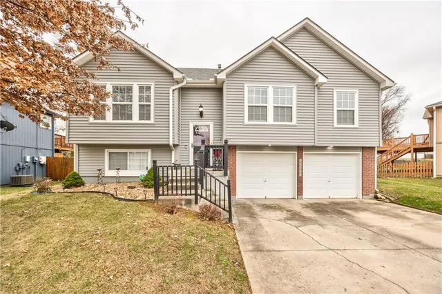 $320,000 | 18505 East Bundschu Place, Independence, MO 64056