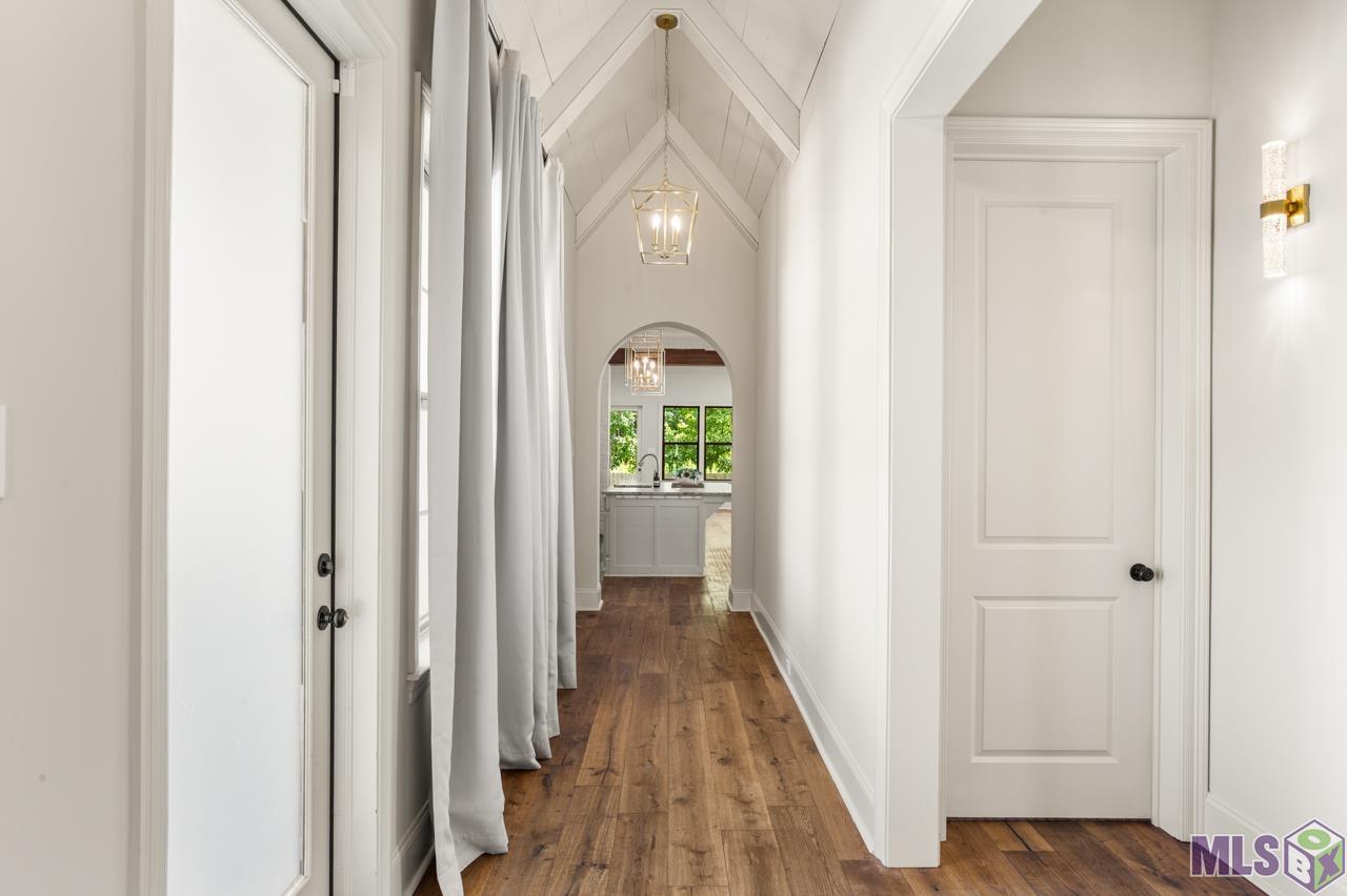 1850 Sugar Cane Baton Rouge, LA 70810 - Photo 4 of 47 Foyer