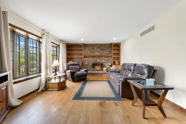 $459,999 | 301 Lila's Court, New Lenox, IL 60451