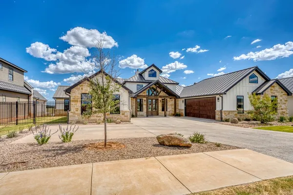 $1,695,000 | 211 Interlaken Street, Fredericksburg, TX 78624