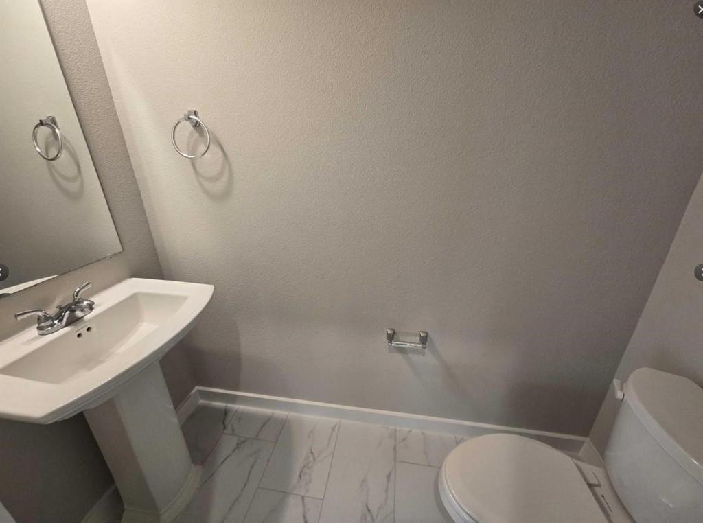 331 East Hull Street Denison, TX 75021 - Photo 10 of 17 a bathroom with a sink and toilet