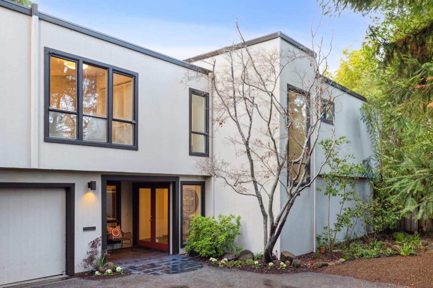 1732 Middlefield Road Palo Alto, CA 94301 - Photo 4 of 42 a house with a outdoor space