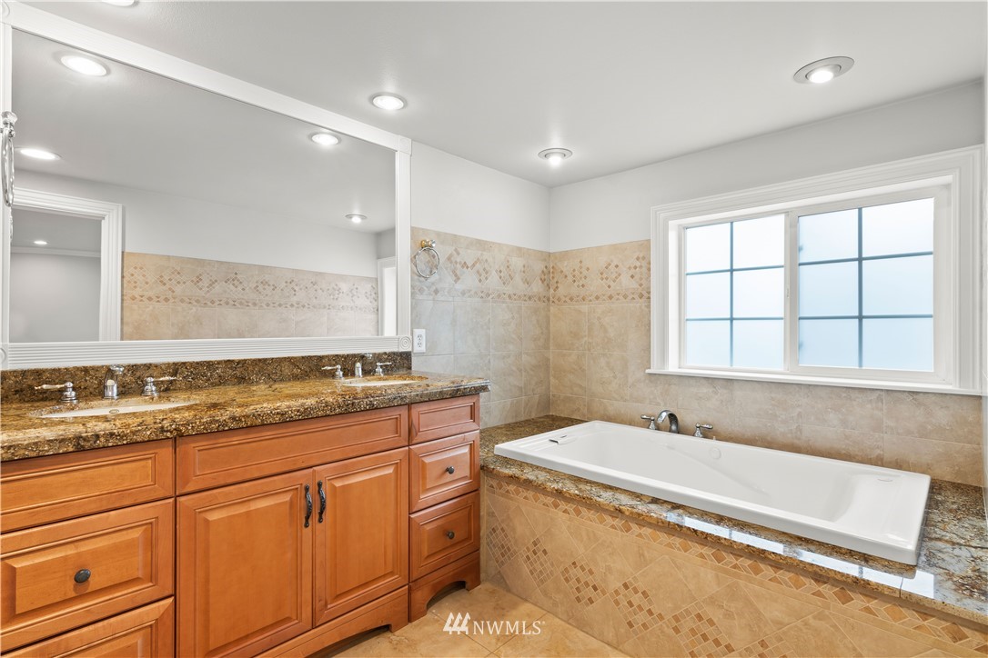 12244 155th Avenue Southeast Renton, WA 98059 - Photo 13 of 40 Gallery Image 13