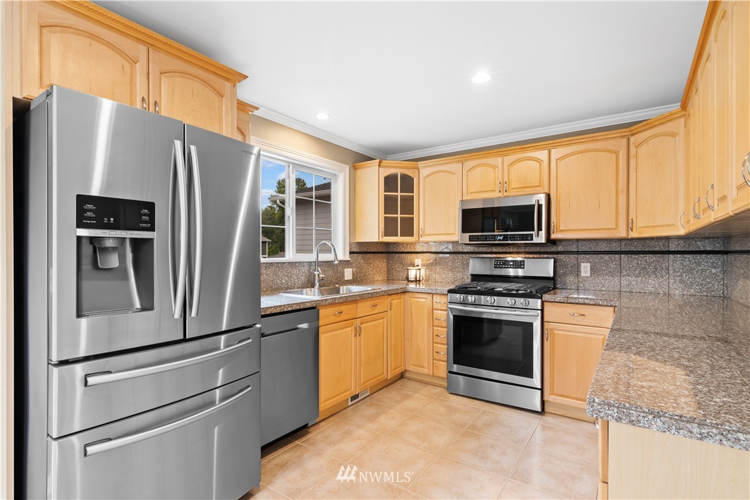 12244 155th Avenue Southeast Renton, WA 98059 - Photo 6 of 40 Gallery Image 6