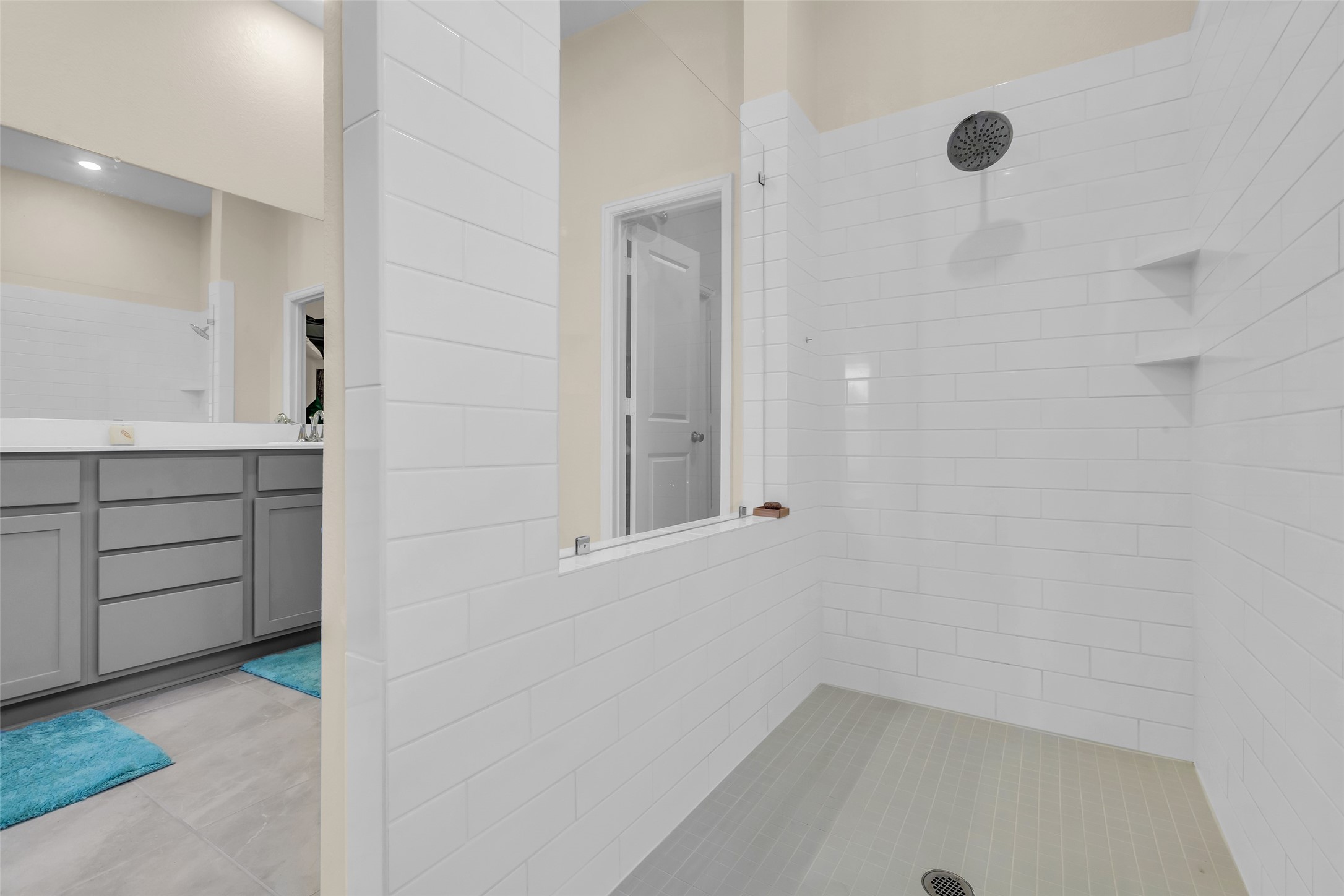 9502 Marble Park Lane Baytown, TX 77521 - Photo 27 of 40 a view of an empty walk in closet