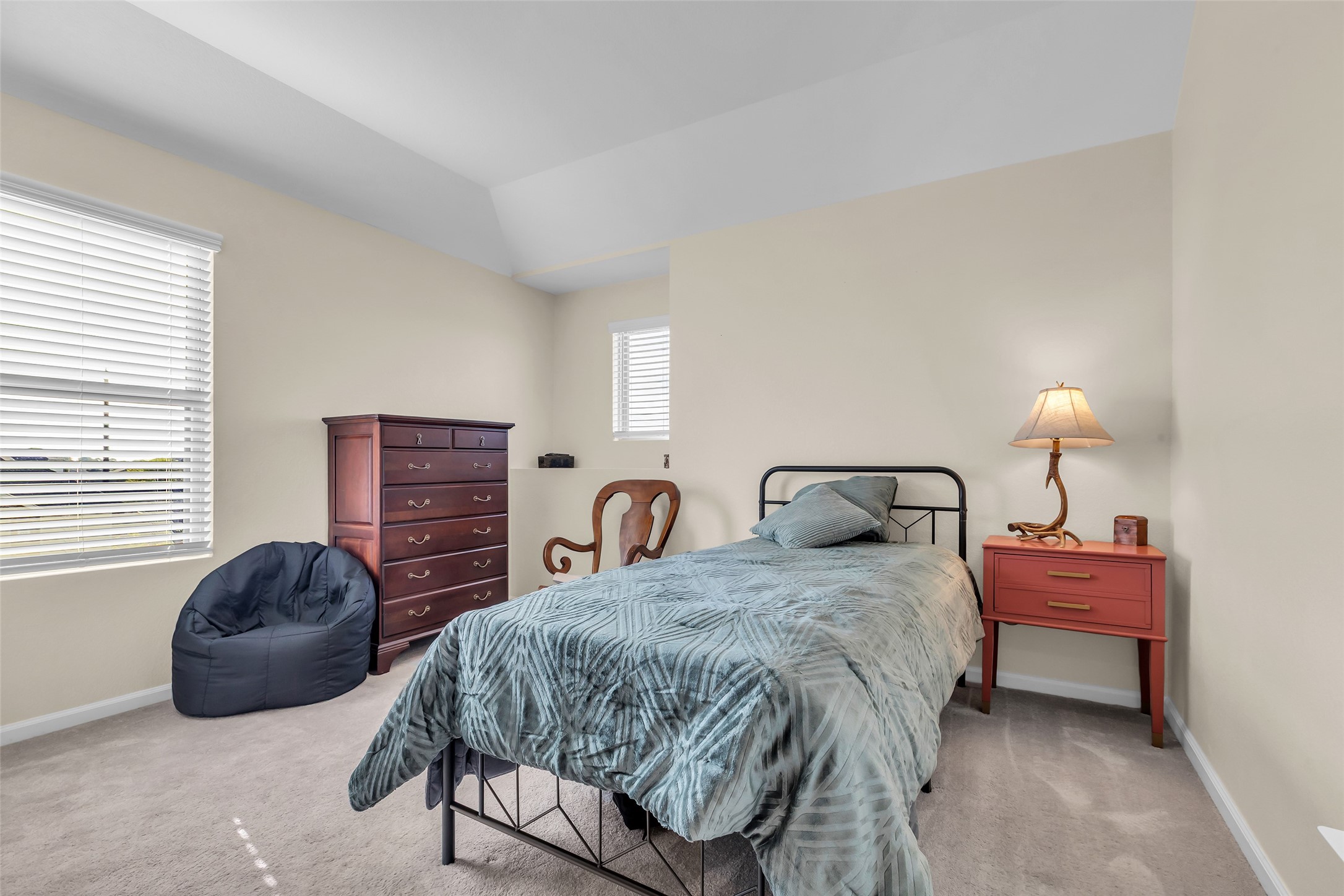 9502 Marble Park Lane Baytown, TX 77521 - Photo 30 of 40 a bedroom with a bed and a closet