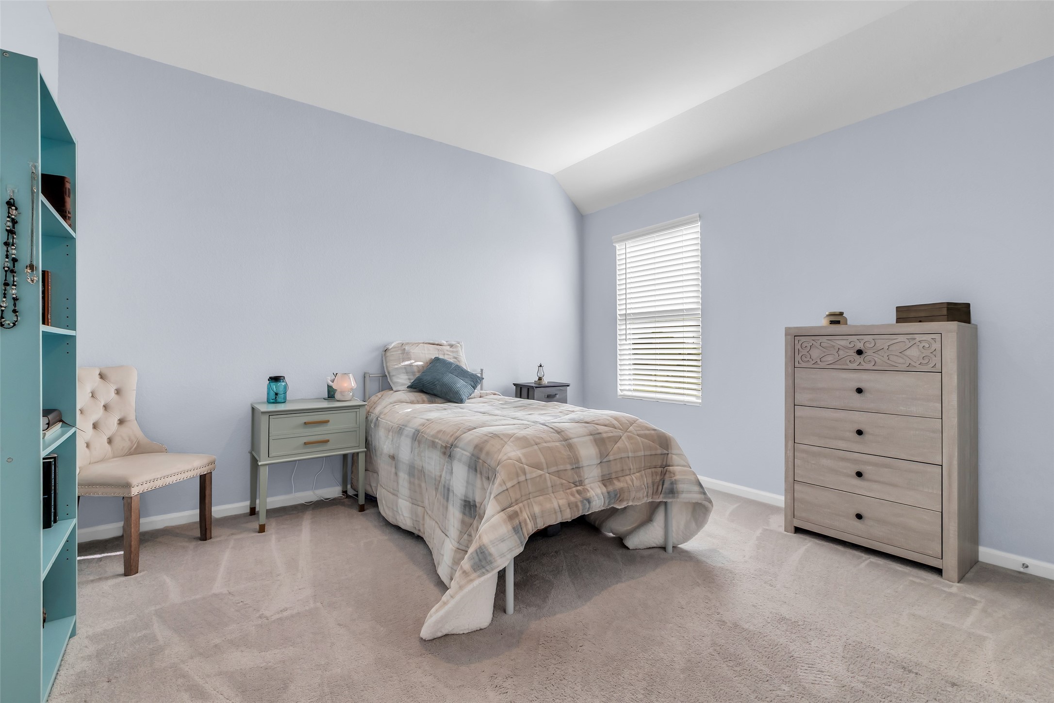 9502 Marble Park Lane Baytown, TX 77521 - Photo 32 of 40 a bedroom with a bed and a chair