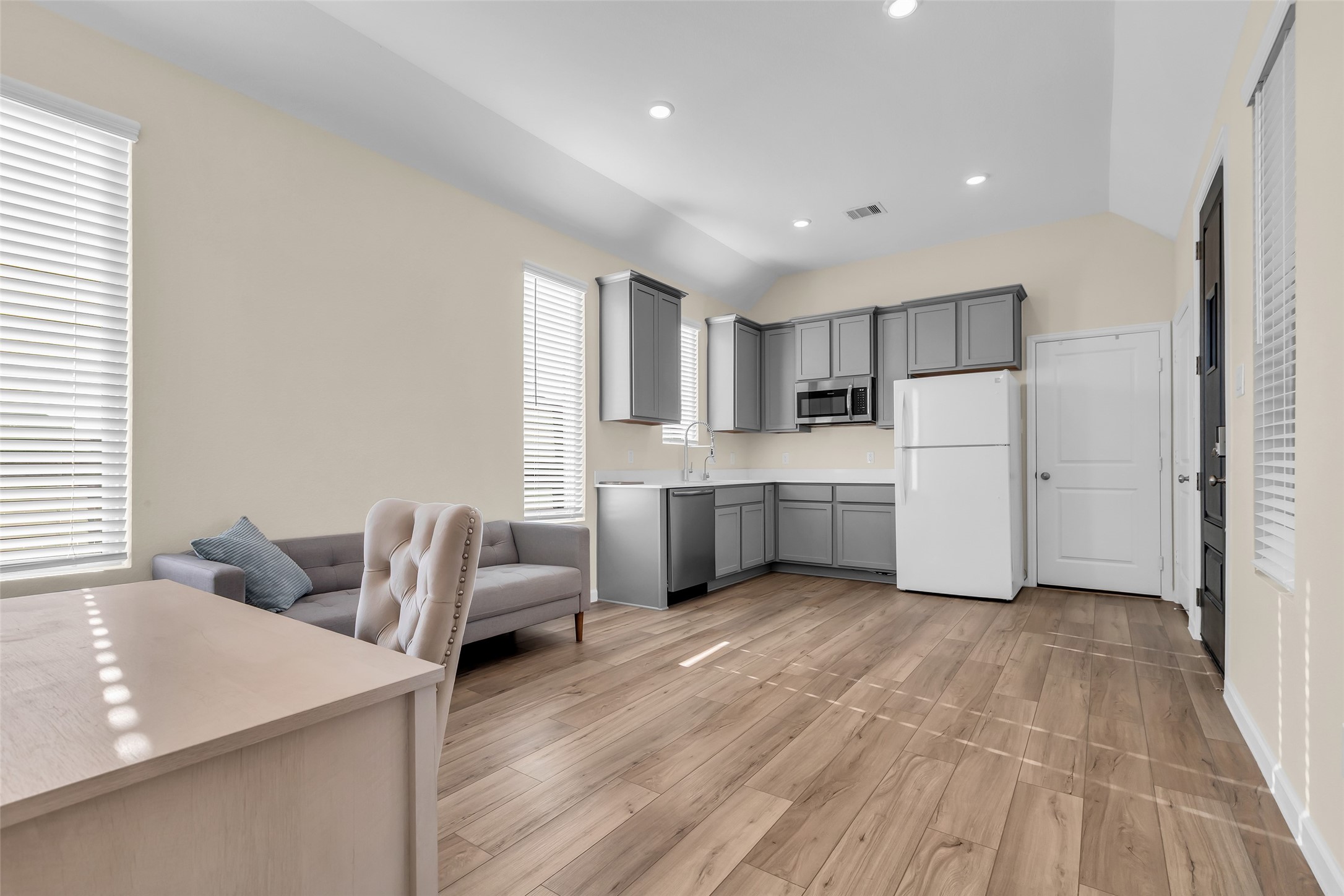 9502 Marble Park Lane Baytown, TX 77521 - Photo 5 of 40 a living room with stainless steel appliances furniture and a kitchen view