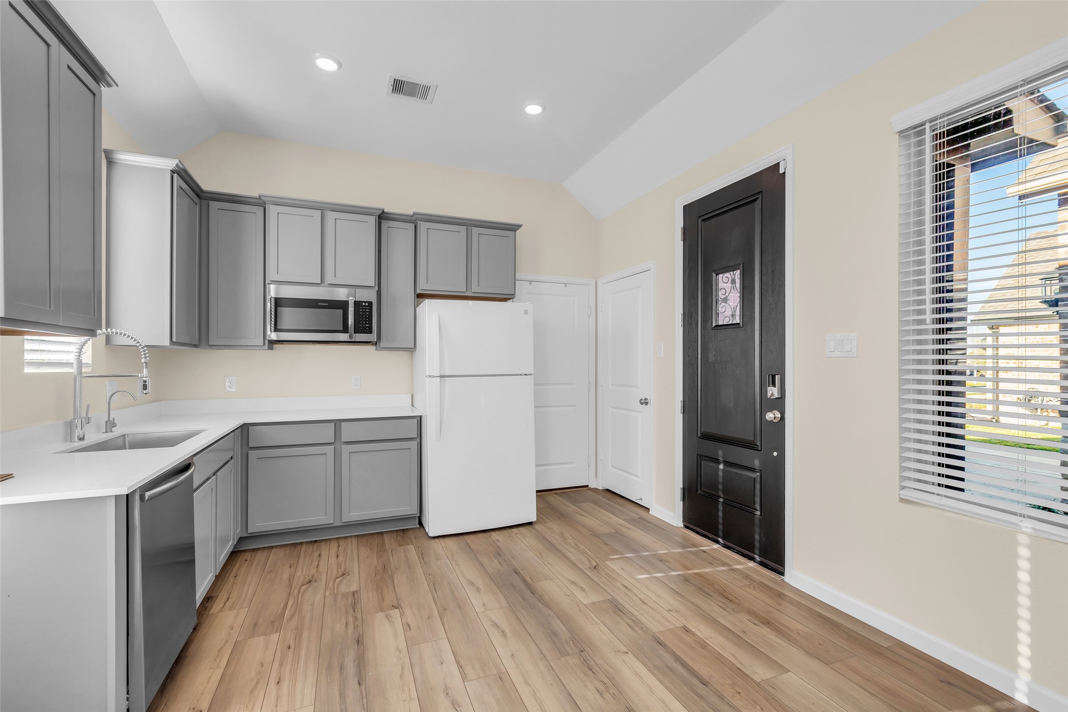9502 Marble Park Lane Baytown, TX 77521 - Photo 7 of 40 a kitchen with white cabinets and appliances