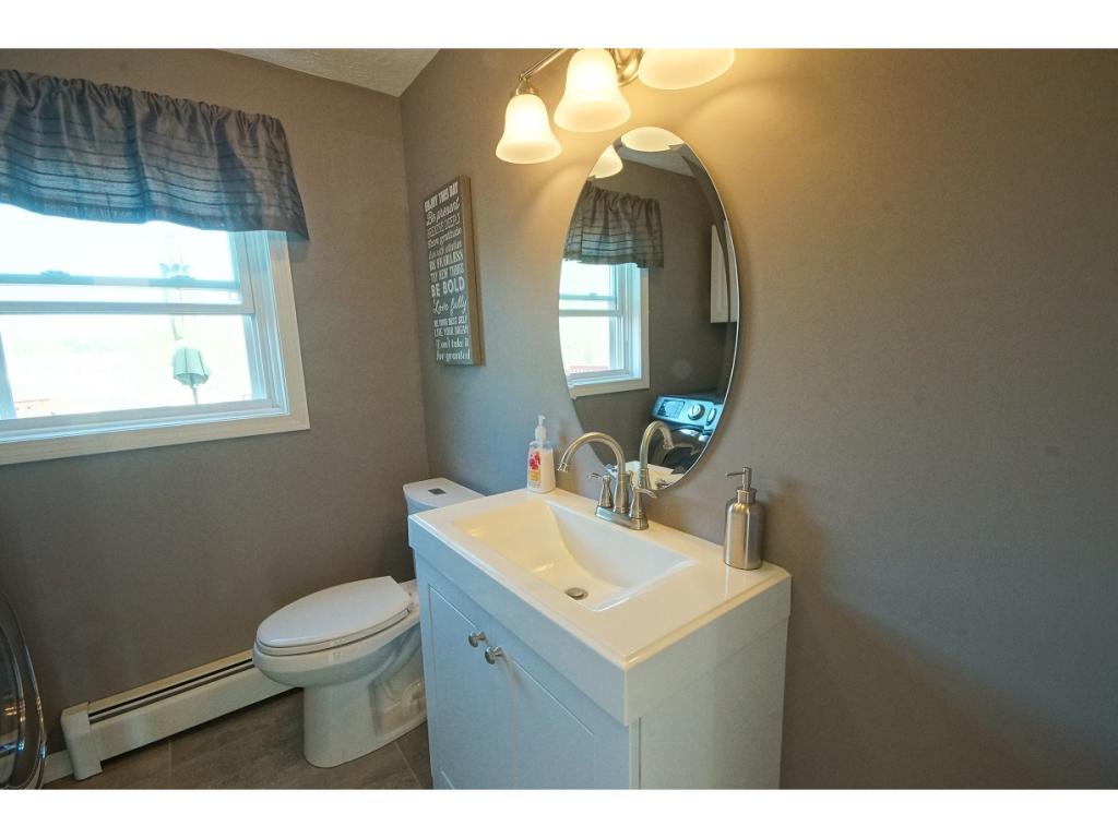 486 Mammoth Road Pelham, NH 03076 - Photo 15 of 27
