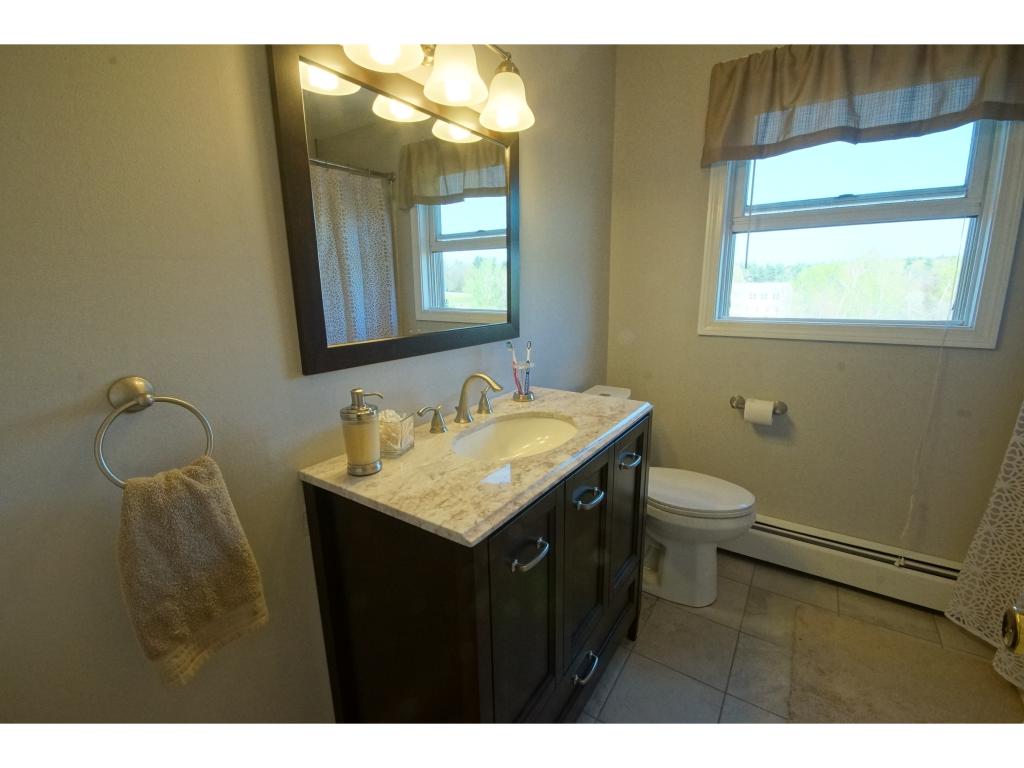486 Mammoth Road Pelham, NH 03076 - Photo 20 of 27