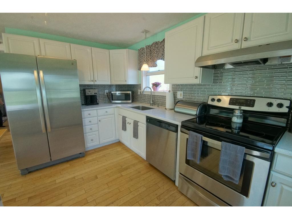 486 Mammoth Road Pelham, NH 03076 - Photo 8 of 27