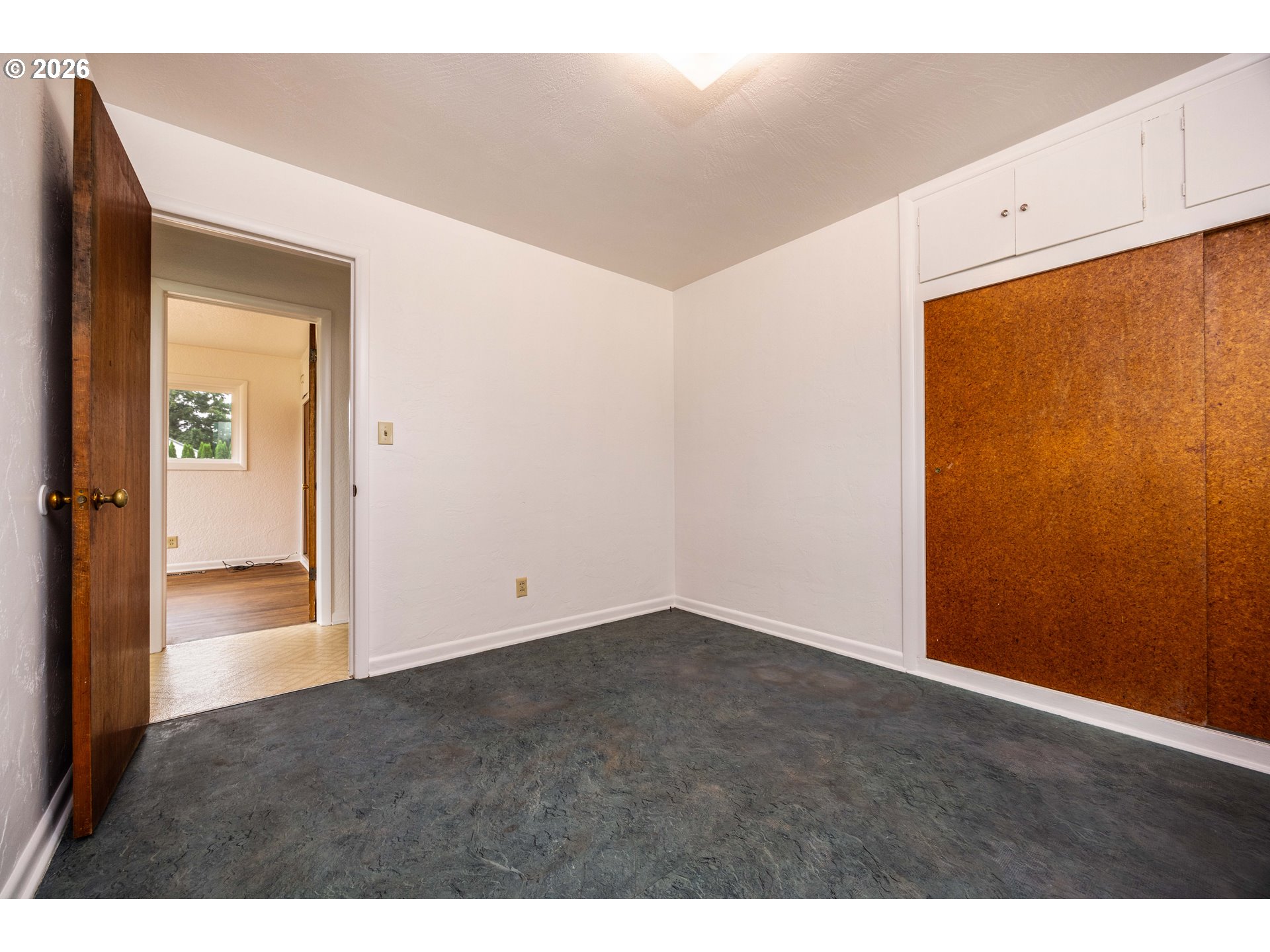 28624 Cox Butte Road Junction City, OR 97448 - Photo 3 of 38 Living Room/Entrance