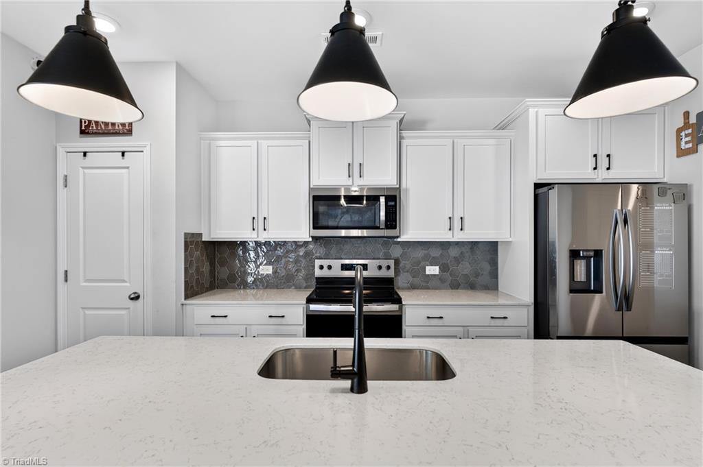 5351 Becks Church Road Winston-Salem, NC 27106 - Photo 5 of 41 Large Island