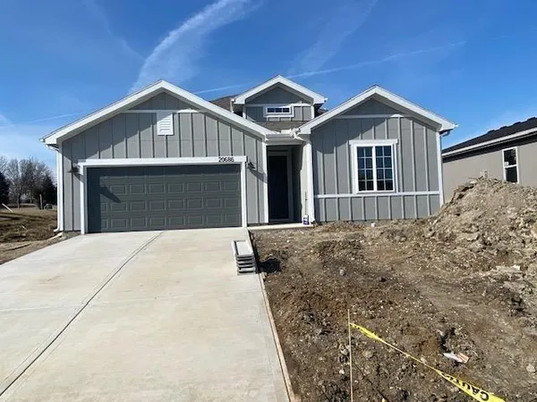$369,990 | 20686 South Skyview Lane, Spring Hill, KS 66083