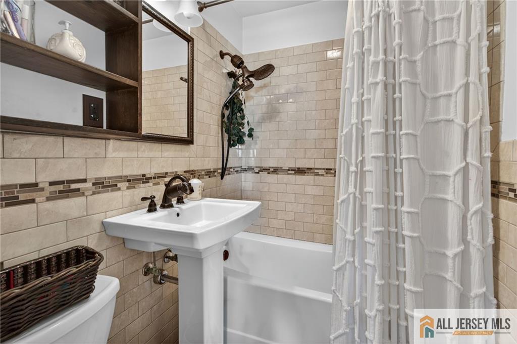 177 Midfield Road Colonia, NJ 07067 - Photo 10 of 23
