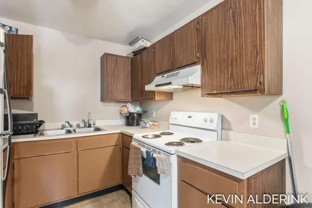 $599,900 | 1144 Country Lane, Holland, MI 49423