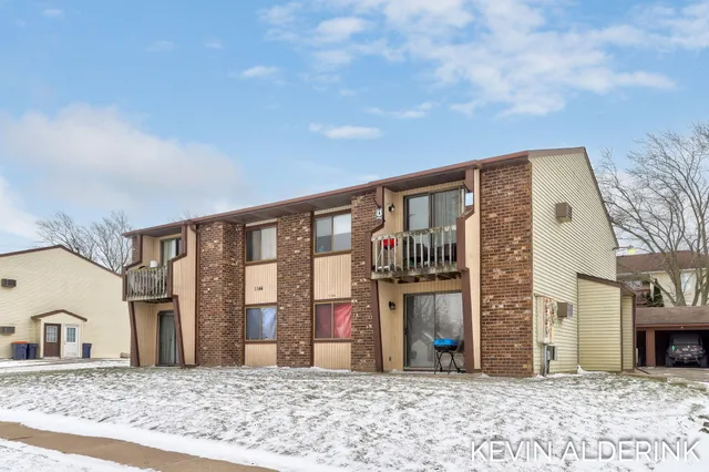 $599,900 | 1144 Country Lane, Holland, MI 49423