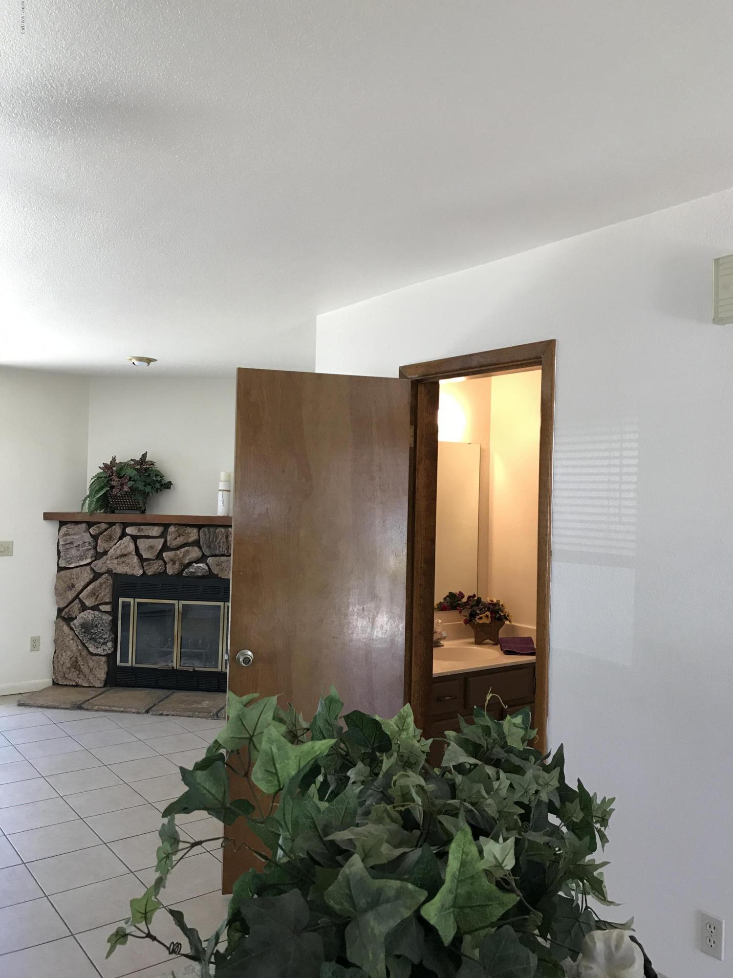 1220 Stetson Road, Unit 4 Prescott, AZ 86303 - Photo 11 of 27 living area/bath