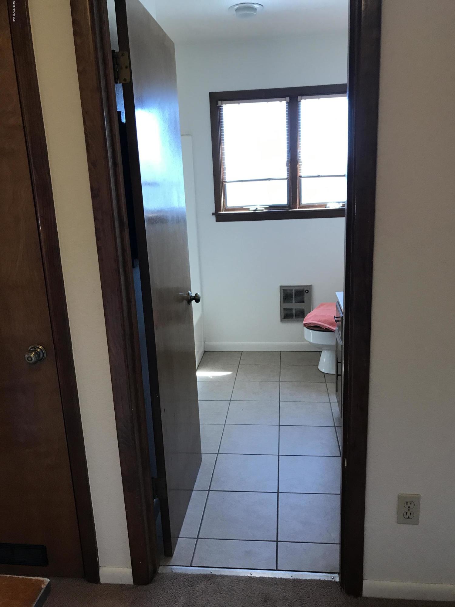 1220 Stetson Road, Unit 4 Prescott, AZ 86303 - Photo 16 of 27 Upstairs bath