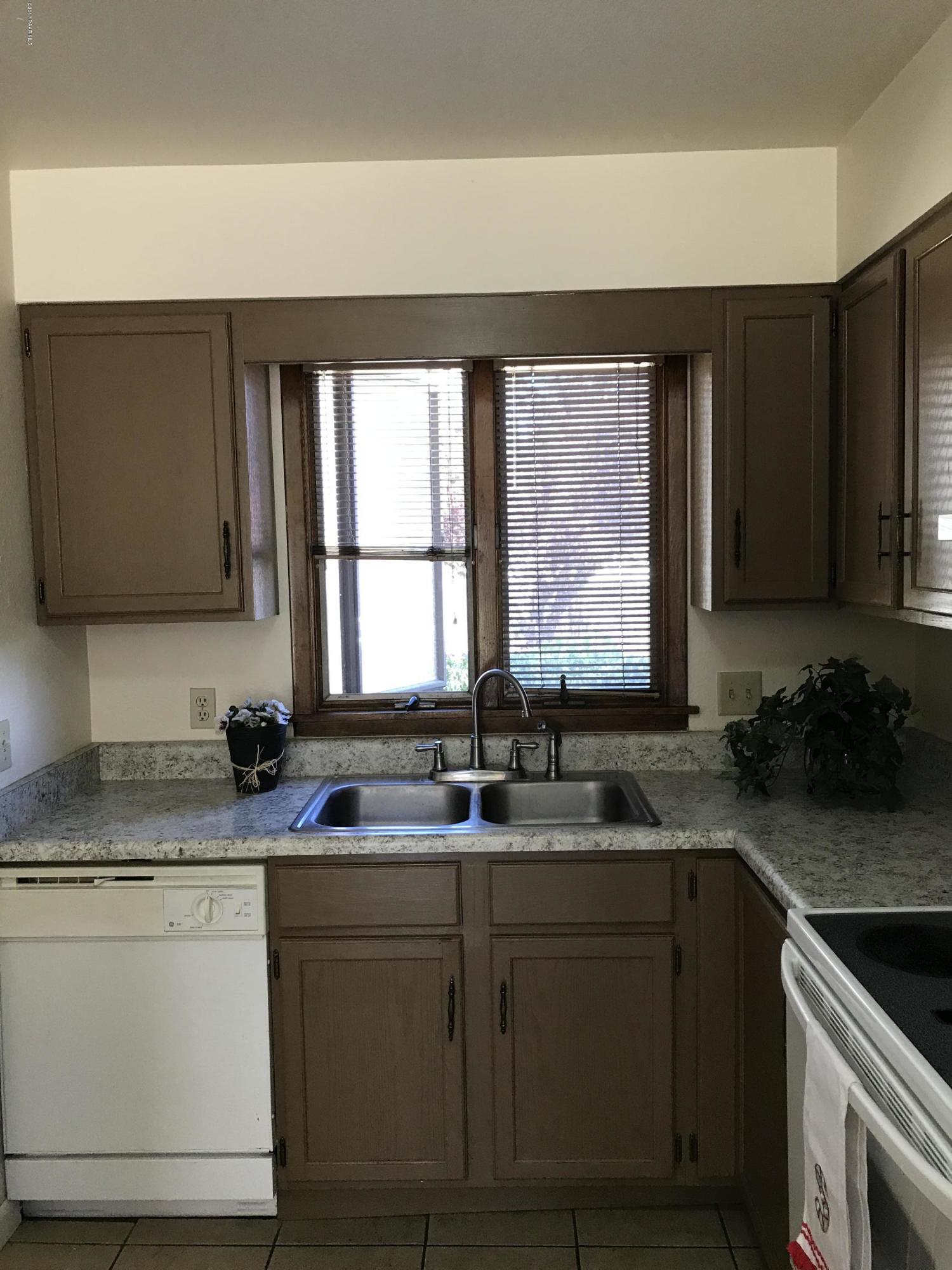 1220 Stetson Road, Unit 4 Prescott, AZ 86303 - Photo 5 of 27 Kitchen with window