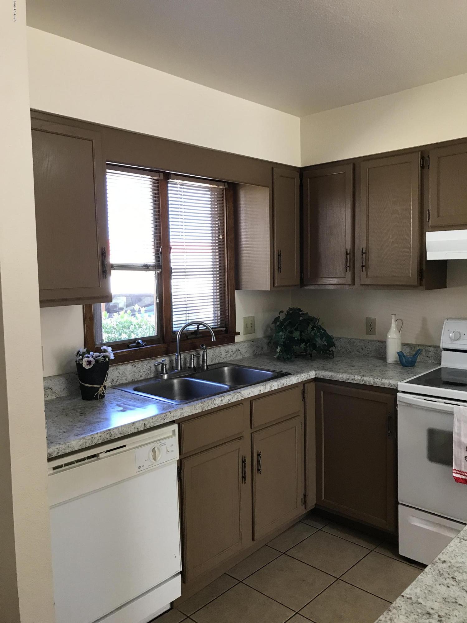 1220 Stetson Road, Unit 4 Prescott, AZ 86303 - Photo 6 of 27 kitchen