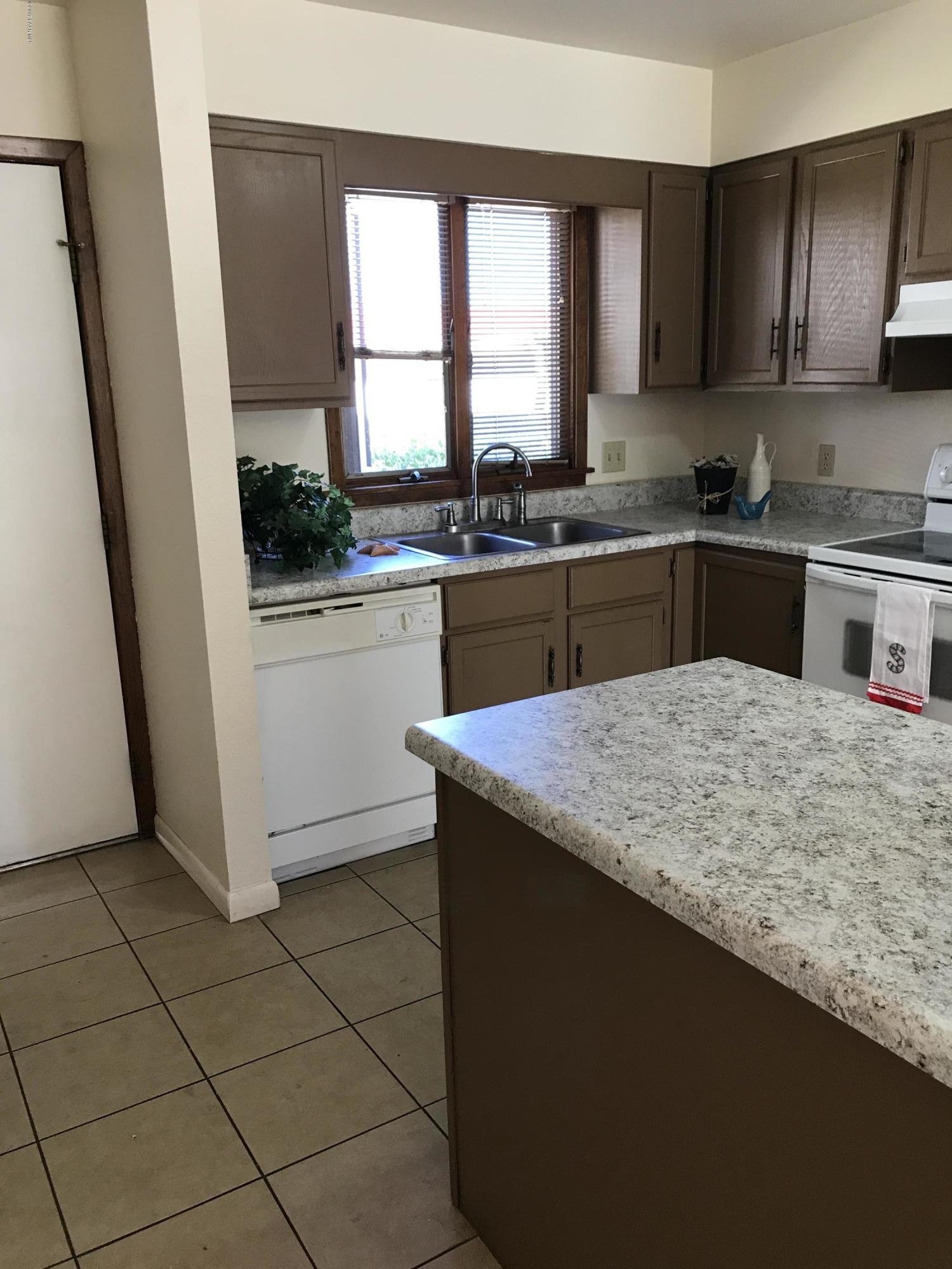 1220 Stetson Road, Unit 4 Prescott, AZ 86303 - Photo 8 of 27 kitchen