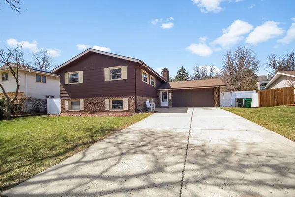 $519,000 | 230 Millford Lane, Bloomingdale, IL 60108