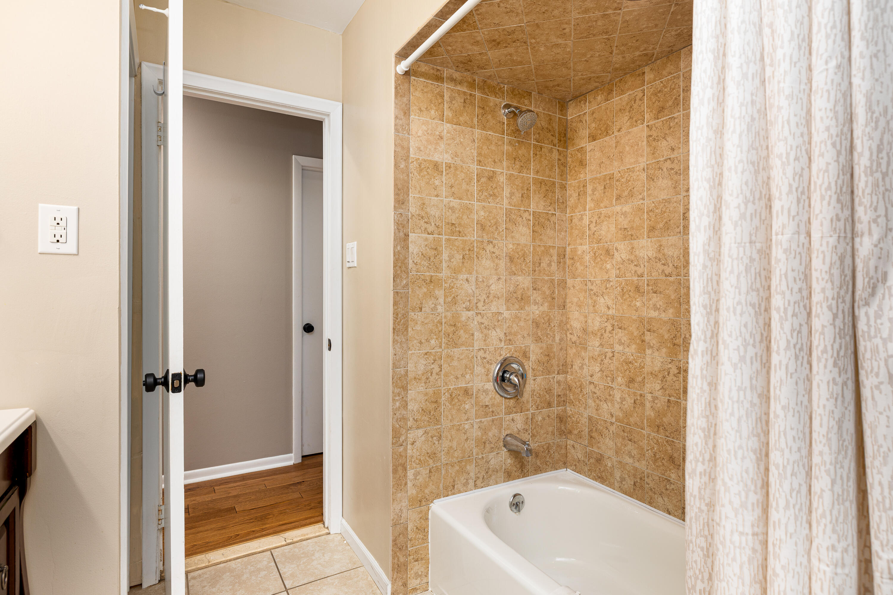 454 Mills Road Saline, MI 48176 - Photo 20 of 59 454 Mills Rd (37 of 60)