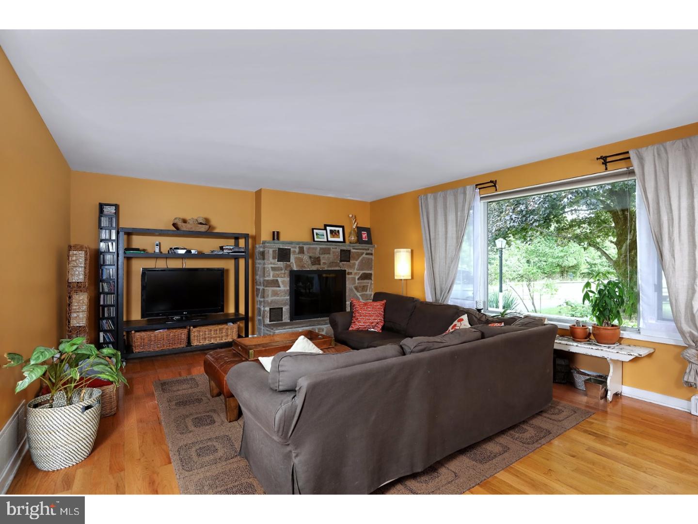 2126 Aquetong Road New Hope, PA 18938 - Photo 4 of 25 Living Room