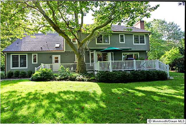 20 Robin Road Rumson, NJ 07760 - Photo 15 of 16 a front view of a house with a garden