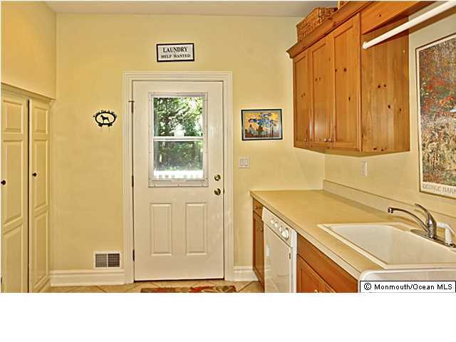 20 Robin Road Rumson, NJ 07760 - Photo 10 of 16 a bathroom with a sink a bath tub and a sink