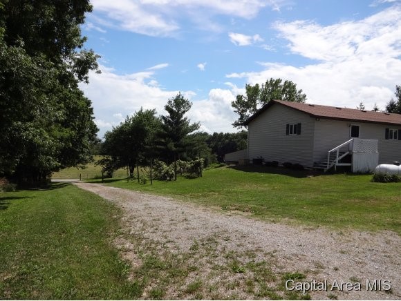 7407 Mansion Road Chatham, IL 62629 - Photo 3 of 23