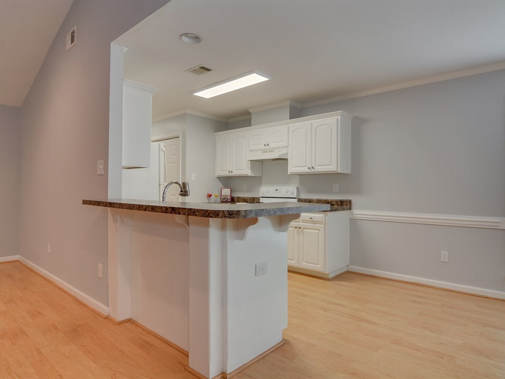 506 Ellison Way Augusta, GA 30907 - Photo 7 of 30 Serving or Seating Bar