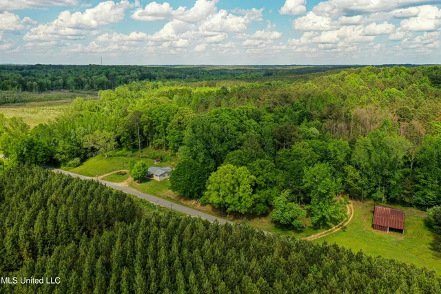 $325,000 | 2270 State Line Road, Tremont, MS 38876