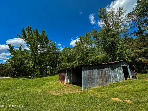 $325,000 | 2270 State Line Road, Tremont, MS 38876