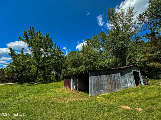 $325,000 | 2270 State Line Road, Tremont, MS 38876