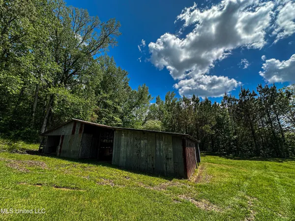 $325,000 | 2270 State Line Road, Tremont, MS 38876