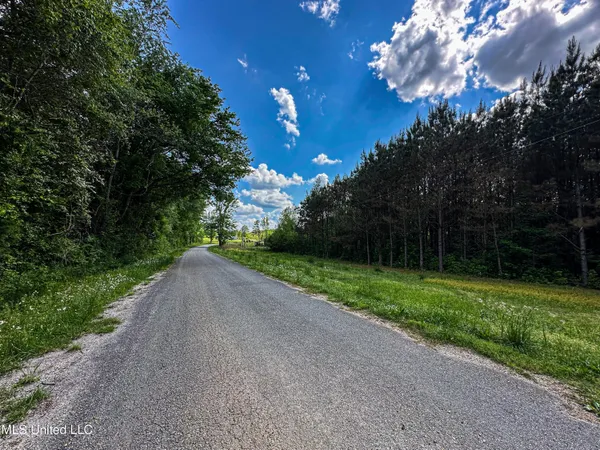 $325,000 | 2270 State Line Road, Tremont, MS 38876