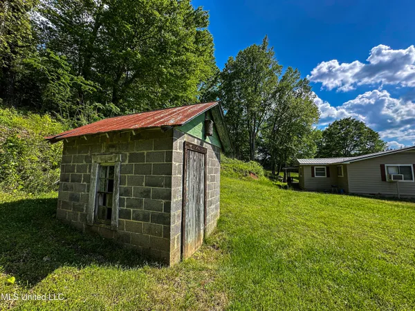 $325,000 | 2270 State Line Road, Tremont, MS 38876