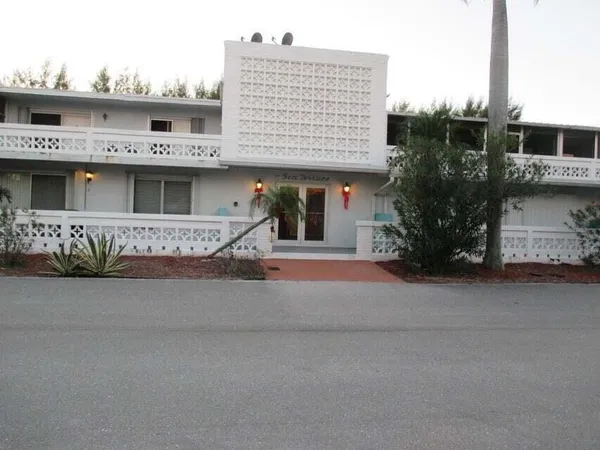 $2,000 | 209 Southeast 6th Street, Unit 11, Boynton Beach, FL 33435