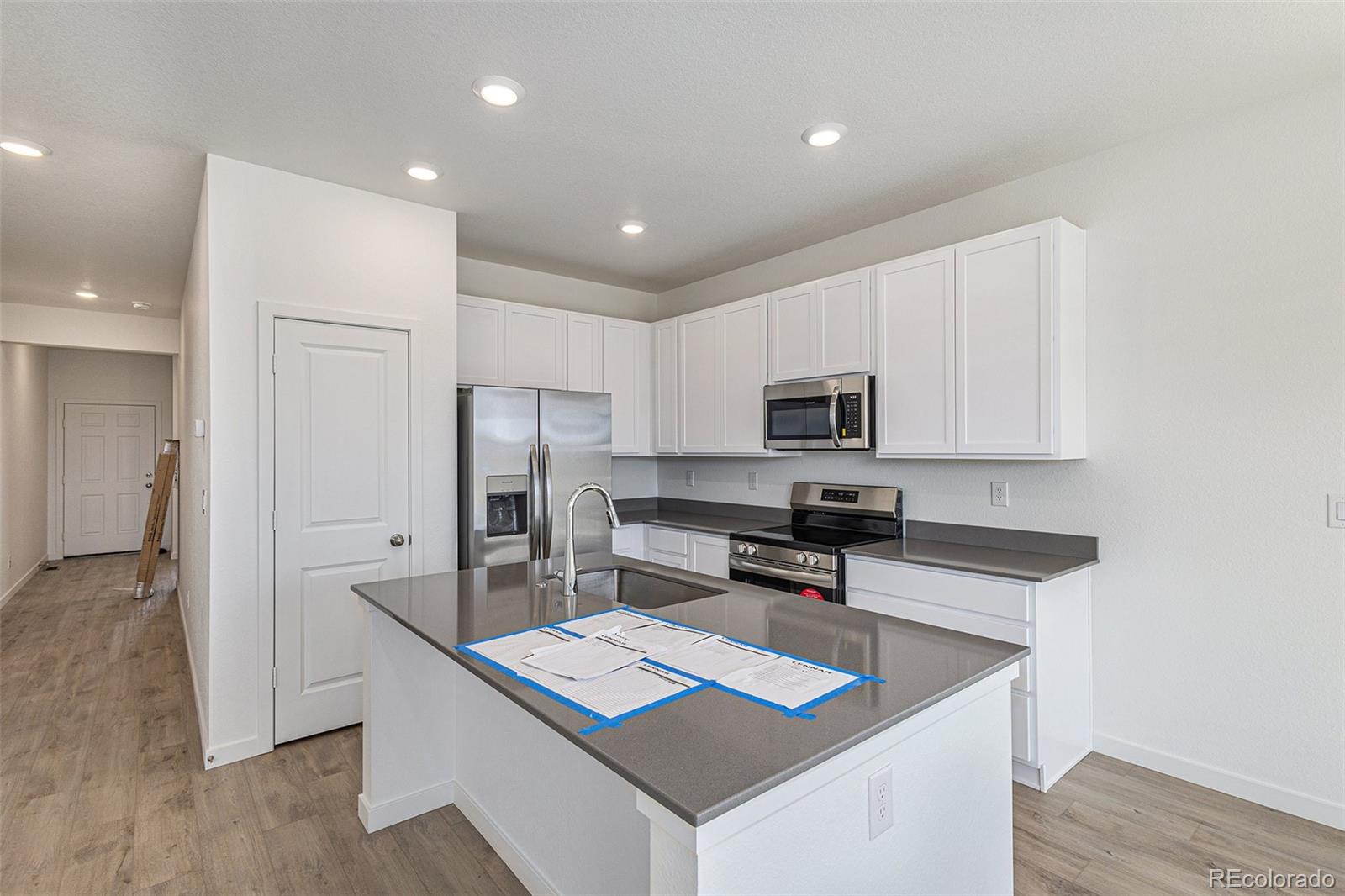 694 Yankee Boy Loop Elizabeth, CO 80107 - Photo 3 of 28