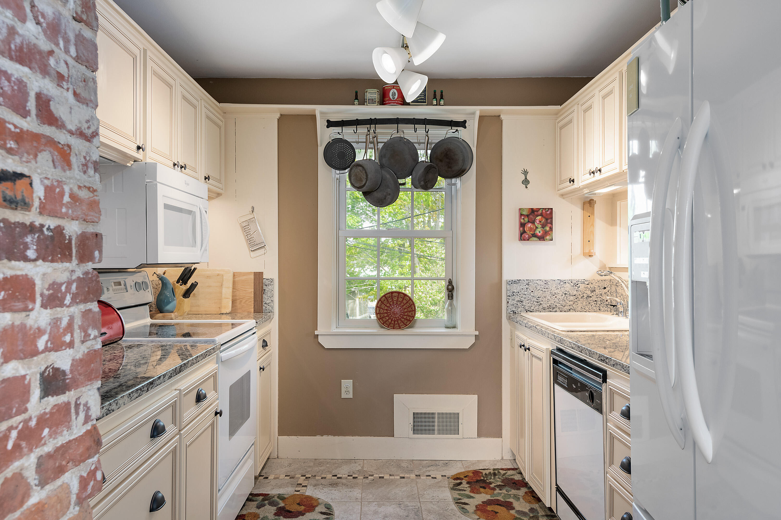 10 Chase Hill Road Kennebunk, ME 04043 - Photo 28 of 50 Kitchen