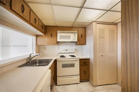 $320,000 | 600 Northeast 36th Street, Unit 1109, Miami, FL 33137