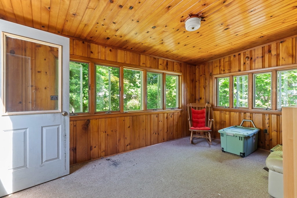 27 Kinnicutt Road Worcester, MA 01602 - Photo 22 of 38