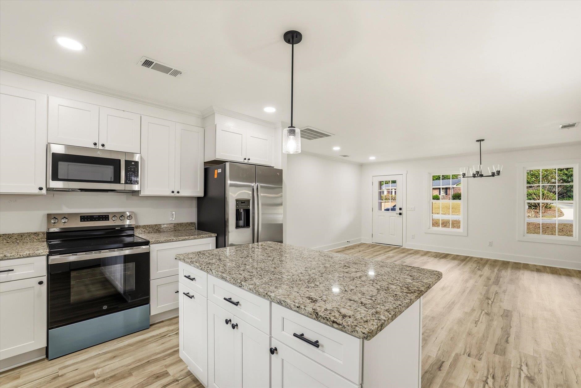 2216 Azalea Drive Southeast Moultrie, GA 31768 - Photo 13 of 40