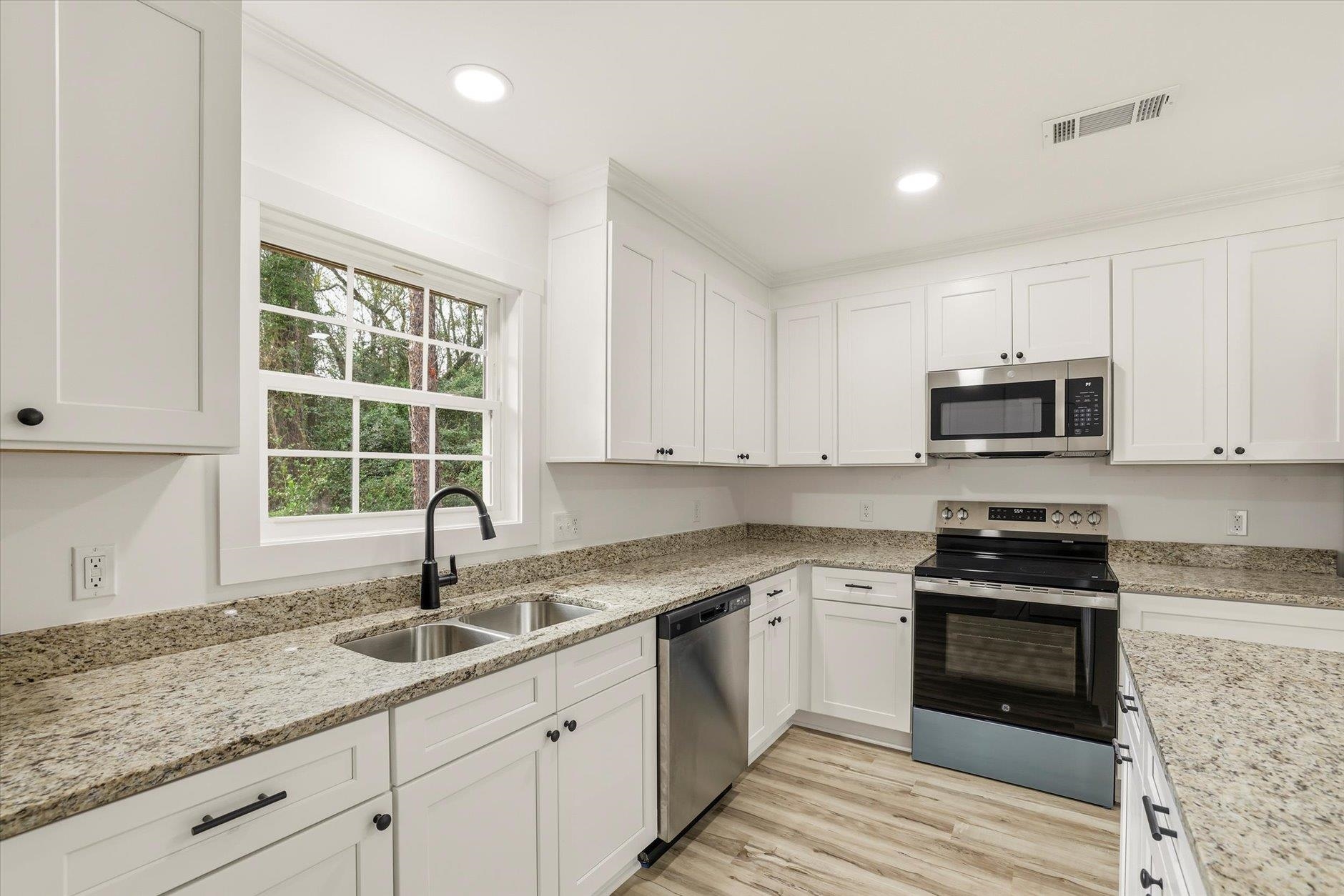 2216 Azalea Drive Southeast Moultrie, GA 31768 - Photo 15 of 40