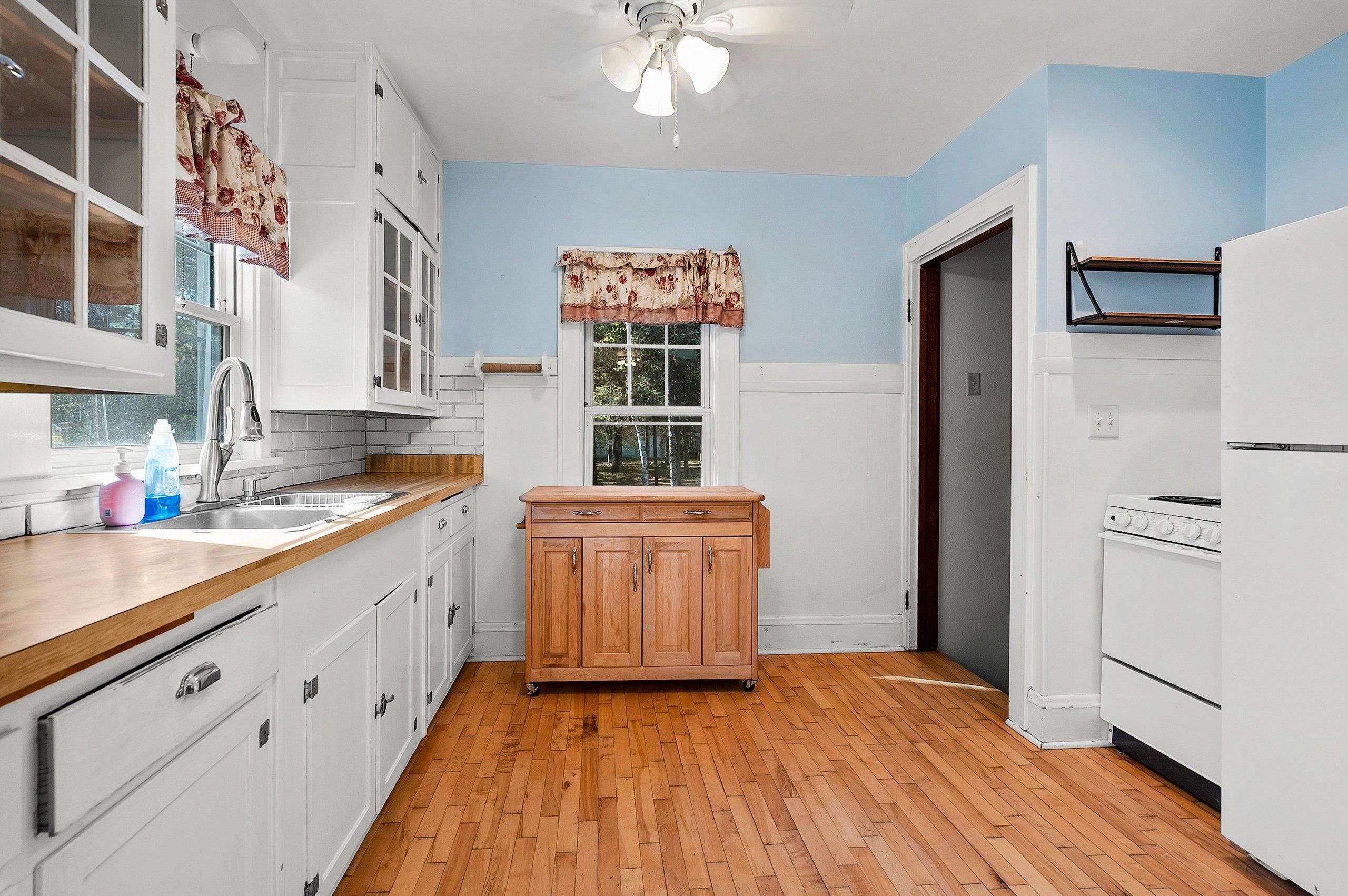 W11944 Parkway Road Crivitz, WI 54114 - Photo 10 of 47