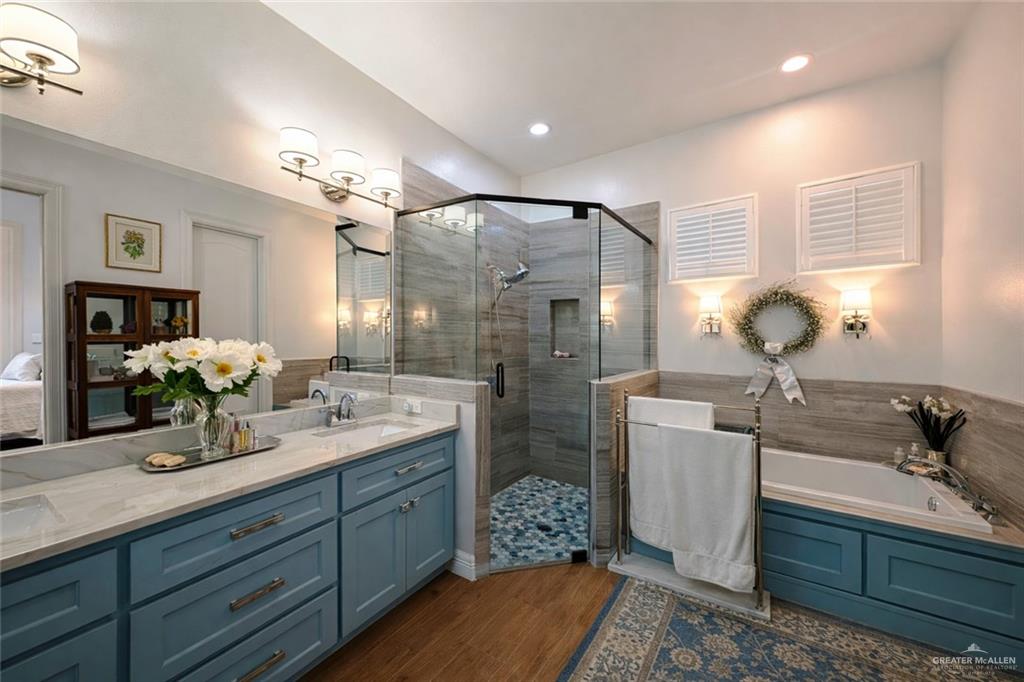 805 Grayson Avenue McAllen, TX 78504 - Photo 16 of 31 a bathroom with double vanity and a mirror